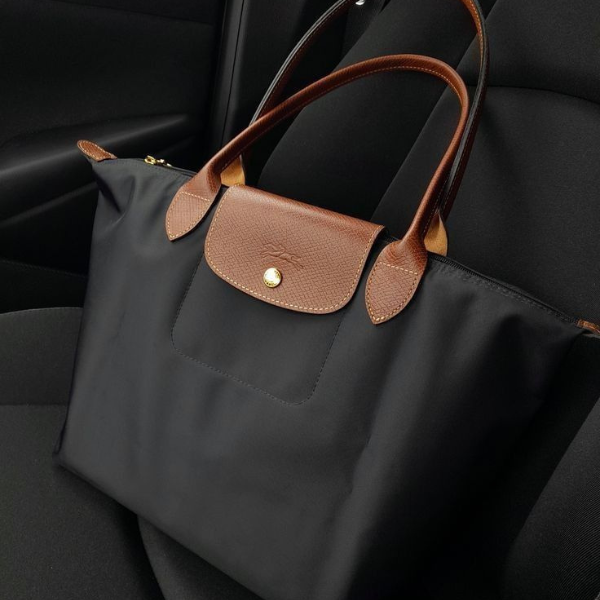 <h2>CUSTOMERS LOVE LISA & MARK</h2>