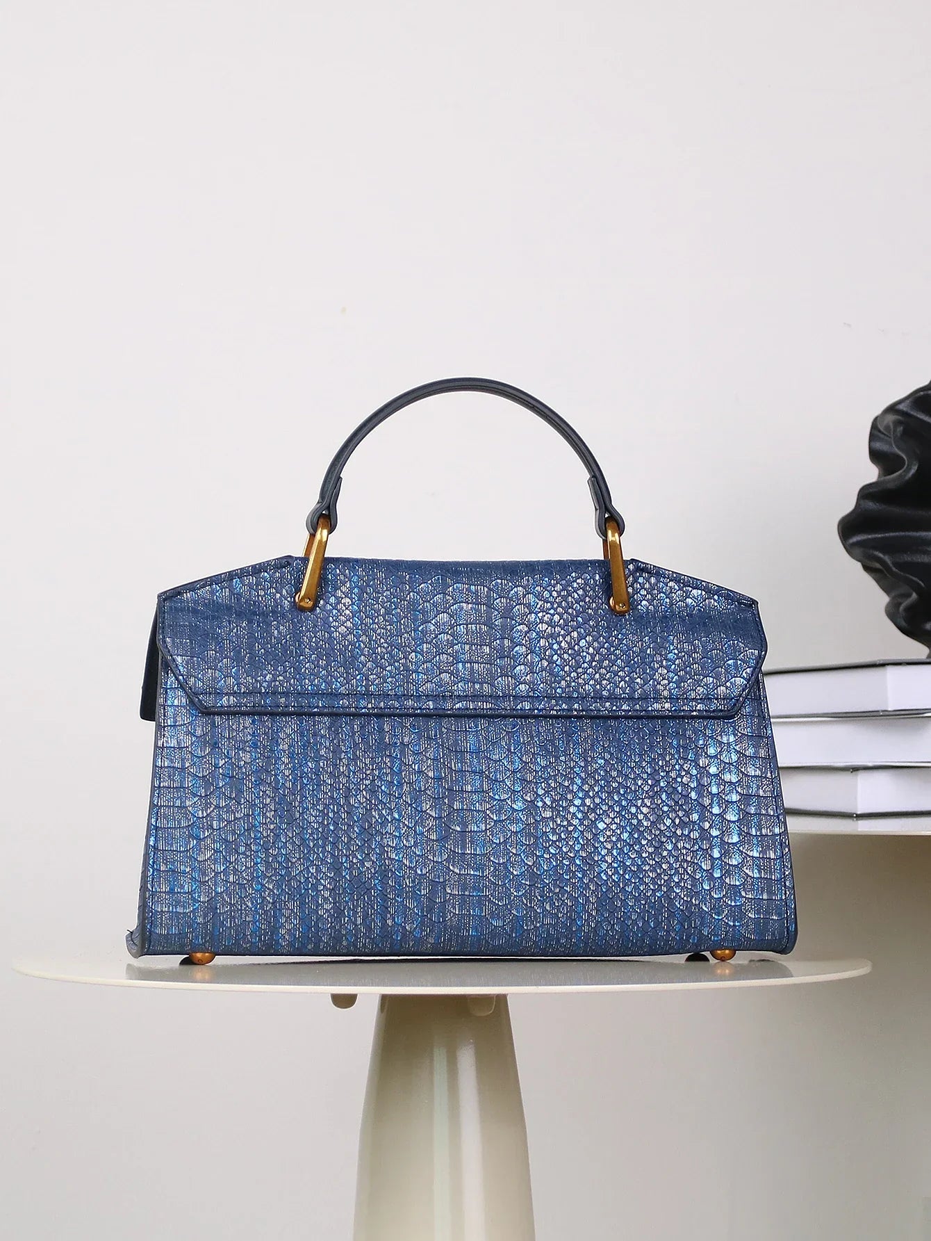EMBOSSED™ - CHIC TEXTURED HANDBAG