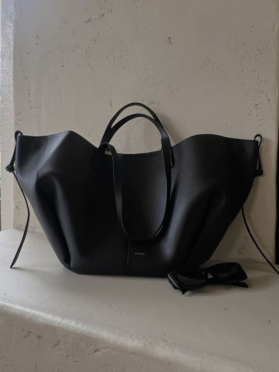 Pernilla™ - STRUCTURED TOTE BAG WITH SIDE GATHERING